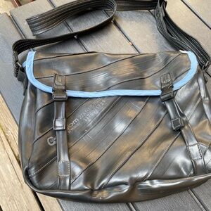 🇨🇦⚜️♻️RESSAC Stylish Black and Blue Messenger Bag MADE IN CANADA
